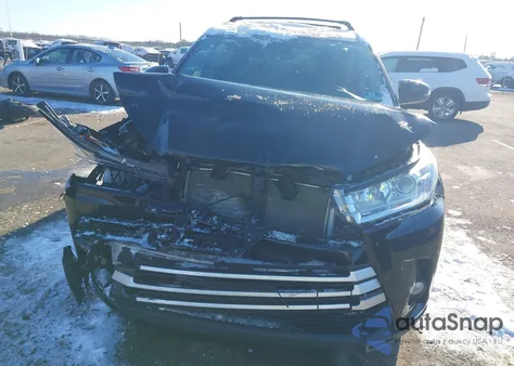 2019 Toyota Highlander Xle z USA, uszkodzony, nr VIN 5TDJZRFH9KS606361